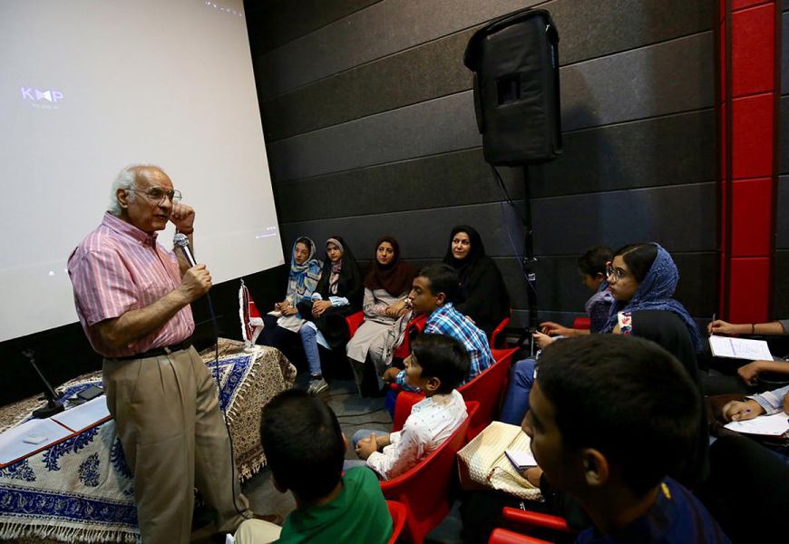 سینما به زبان ساده برای کودکان و نوجوانان (دکتر احمد الستی ـ یک روز)