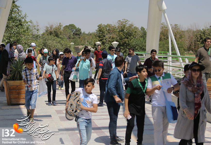 صندوق جادو، محافظ دنیای عروسک‌ها
