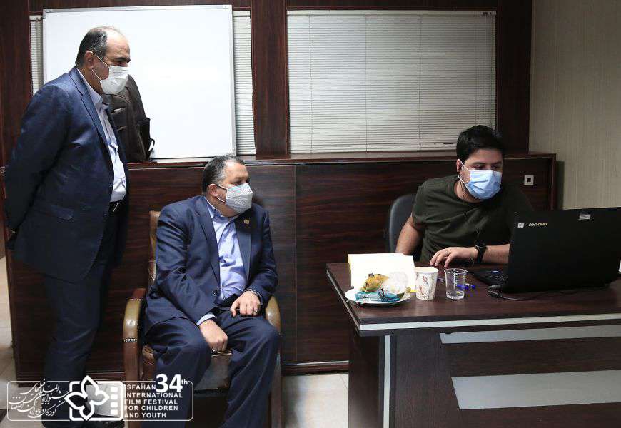 گزارش تصویری / بازدید دبیرجشنواره از کلاسهای پنجمین المپیاد فیلمسازی نوجوانان ایران گزارش تصویری / بازدید دبیرجشنواره از کلاسهای پنجمین المپیاد فیلمسازی نوجوانان ایران