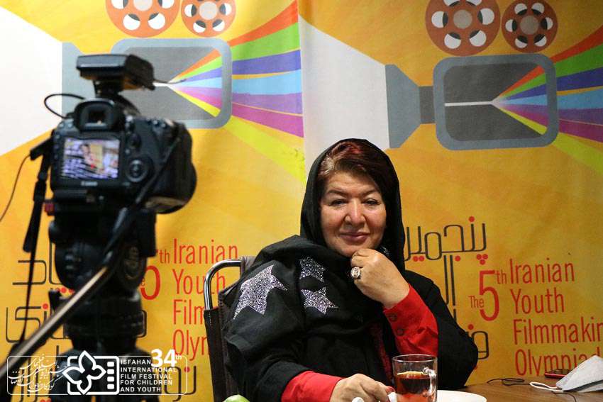 گزارش نشست انتقال تجربه «پوران درخشنده» در المپیاد فیلمسازی نوجوانان ایران