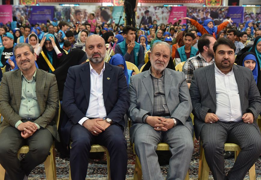 گزارش تصویری نشست داوران و خبرنگاران کودک و نوجوان با مدیران جشنواره۳۵ در گلستان شهدای اصفهان
