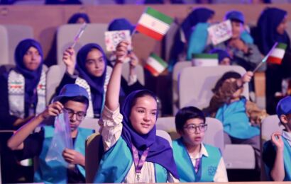 استیج‌ نمایش شادانه در جشنواره فیلم کودک؛ خاله سارا، گُلی، خاله شادونه