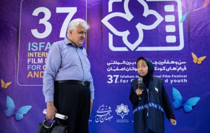 گزارش تصویری| پخش فیلم برای دانش آموزان نابینا در سینما چهارباغ