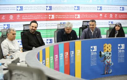 نشست هم اندیشی حامد جعفری دبیر جشنواره با فیلمسازان کودک و نوجوان